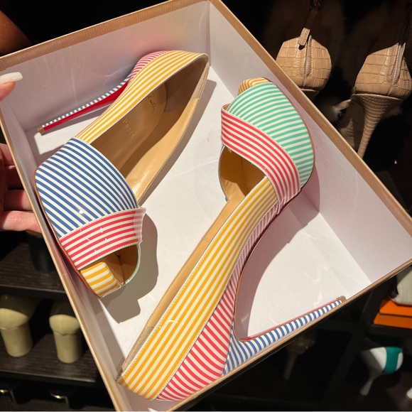 *Brand New* - Louboutin - MARINE ALTA 120 PATENT STRIPES
1200861
Size: 38 - Picture 3 of 13